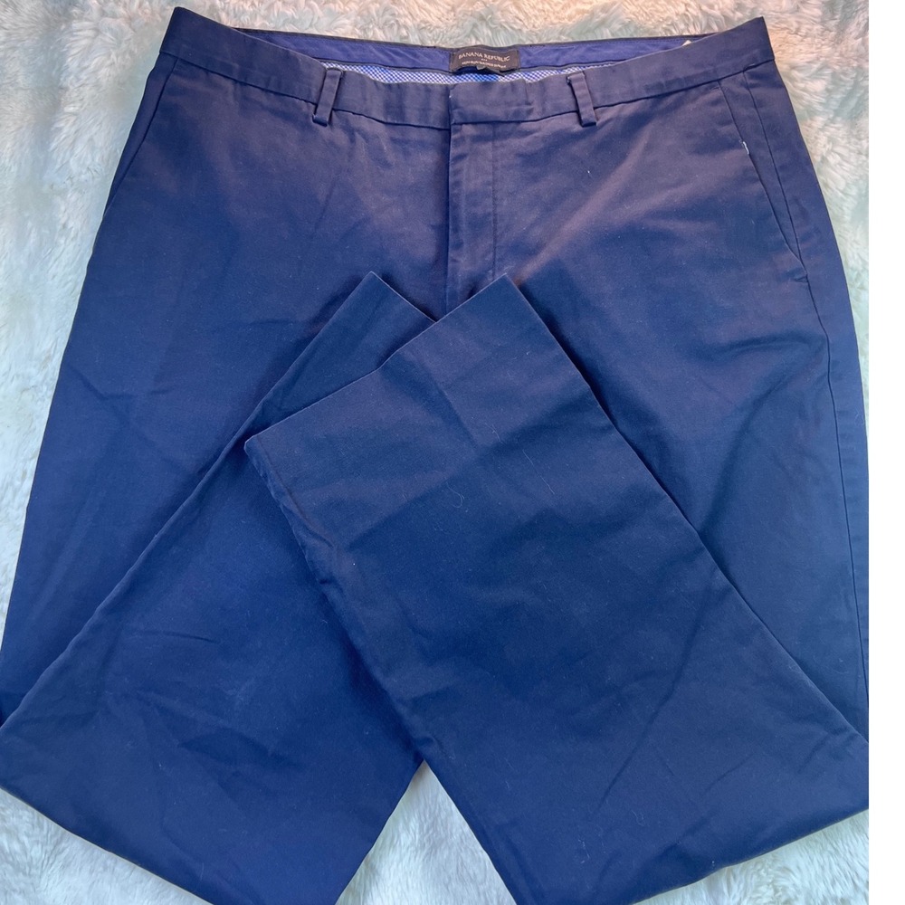 Banana Republic Mens 38x32 Navy Blue Non-Iron Tailored Slim Fit Chino Pants. A38